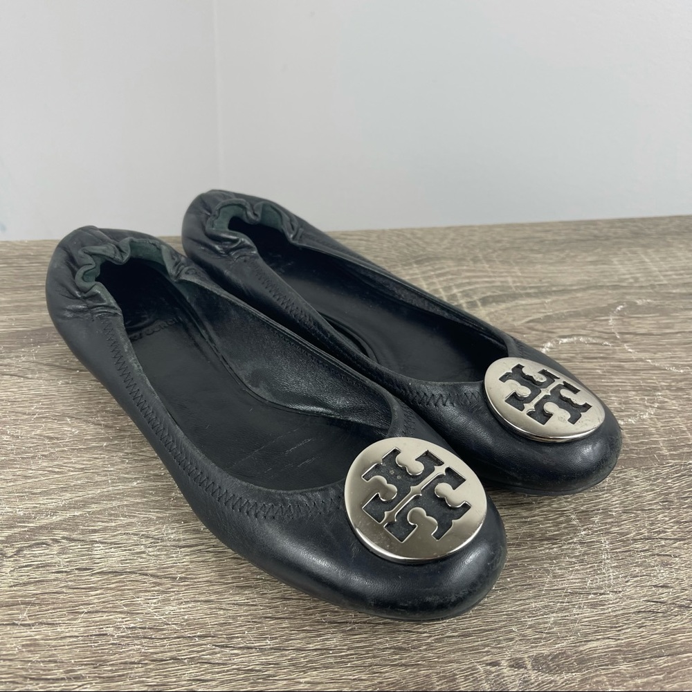 Tory Burch Reva black ballet flat silver logo sz 7.5 used